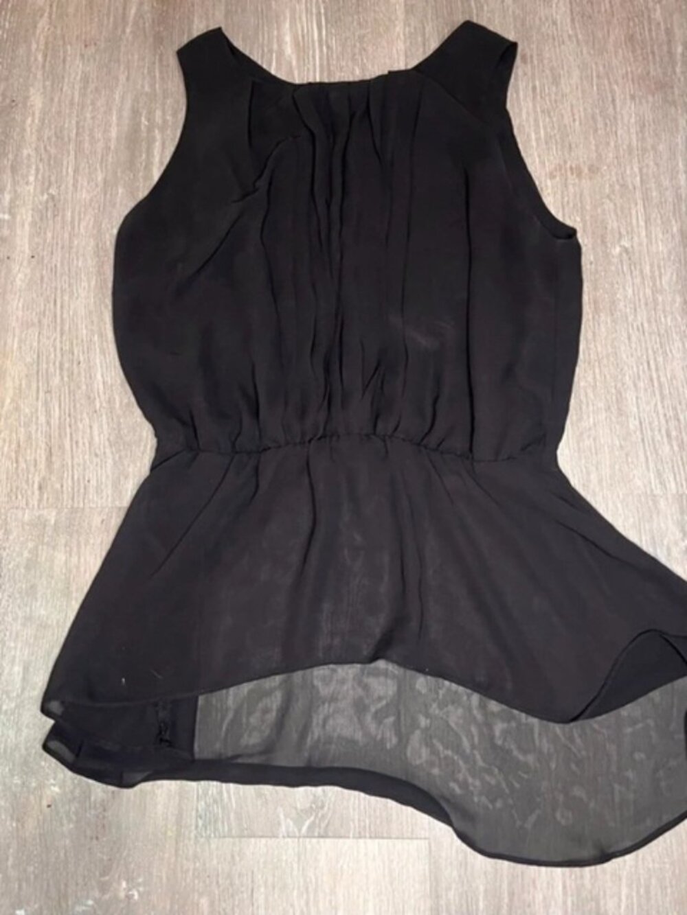 NWOT Bisou Bisou women's M sleeveless top